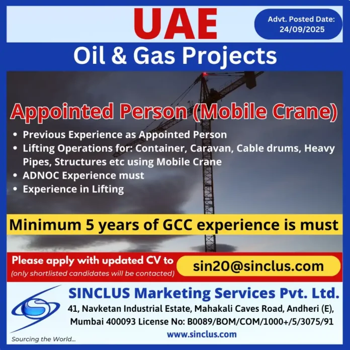 Appointed Person supervising mobile crane lifting operation in UAE Oil & Gas site