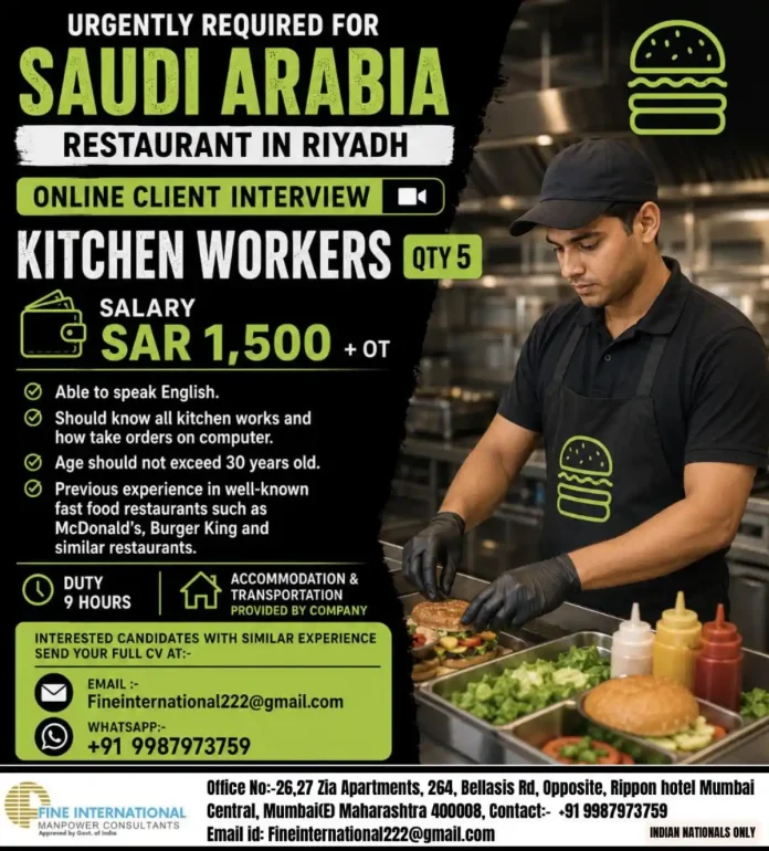 Kitchen worker preparing food in a fast food restaurant